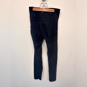 Zyia black pocket leggings